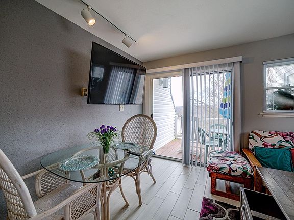 4th image of 1089 Bluewater Dr