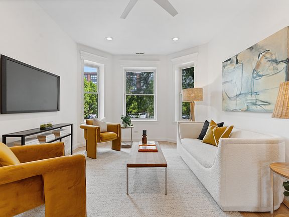 4th image of 2442 N Linden Pl Unit 2