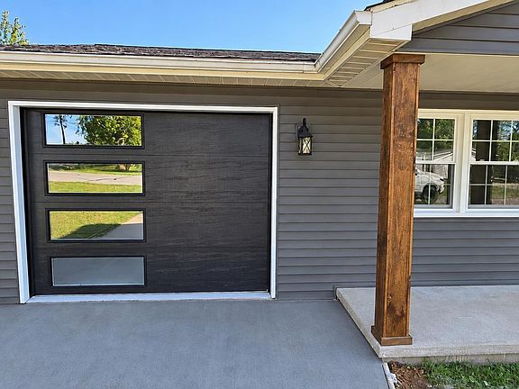 2nd image of 16 Kelly Dr