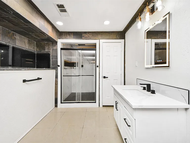 15719 Baytree Dr — Photo 16