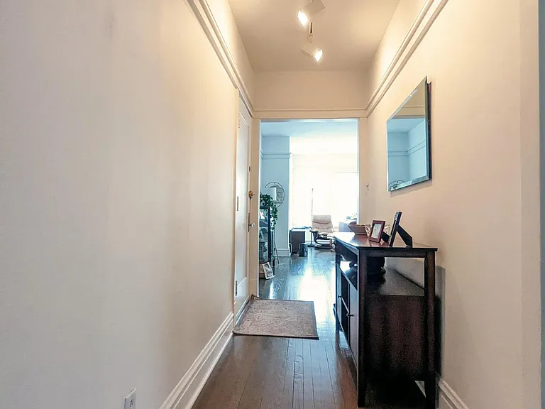 1458 W Belle Plaine Ave — Photo 14