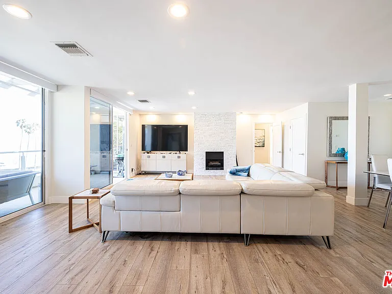 723 Palisades Beach Rd #318 — Photo 5