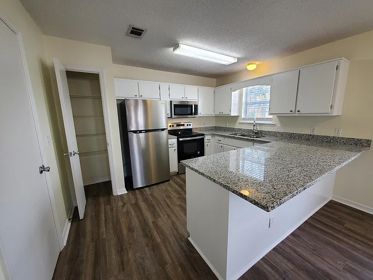 210 Redfish Cir — Photo 3