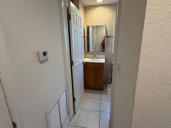 5th image of 2121 Lakeview Dr #13