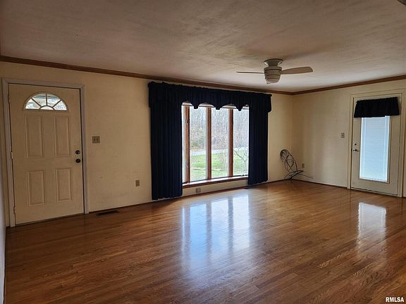 3rd image of 15793 N Woodlawn Ln