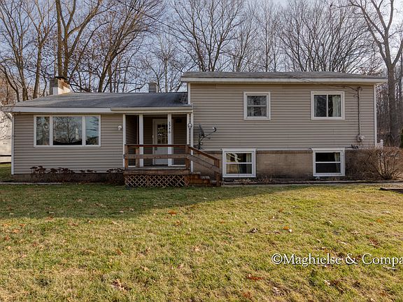 2nd image of 3946 Causeway Dr NE