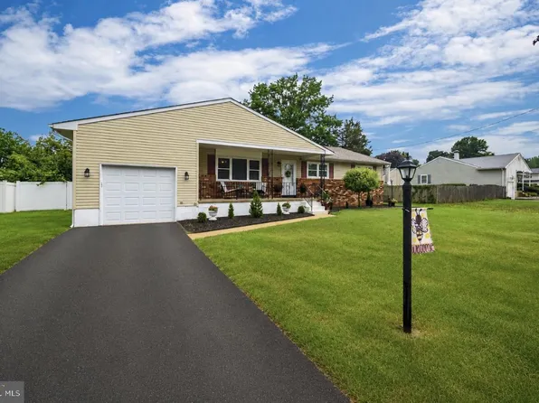 3 Lionel Ln, Hamilton, NJ 08619