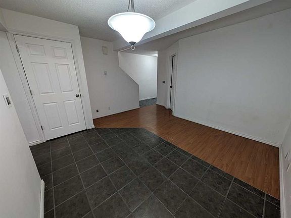 4th image of 114 SW Castledale Way NE