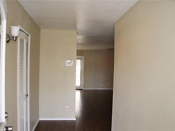 4th image of 1113 Westwood Dr