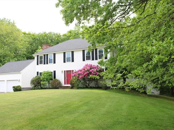 27 Gretchen Way, Raynham, MA 02767