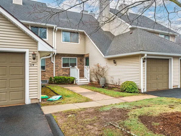 112 Fox Run Court #112, Newington, CT 06111