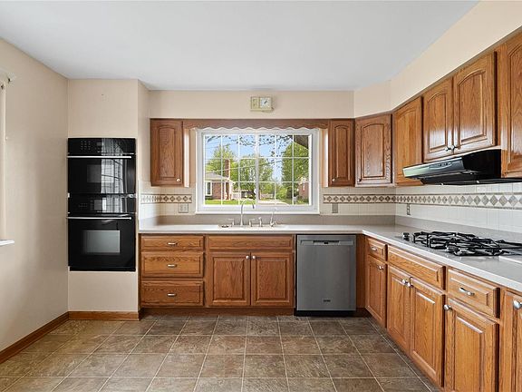 4th image of 11654 Rossmoor Ln