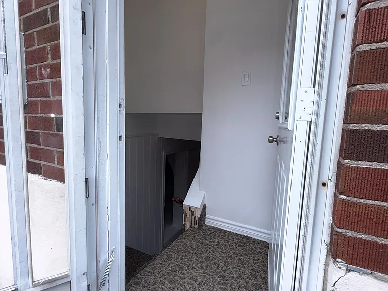 283 E 45th St #BASEMENT — Photo 3