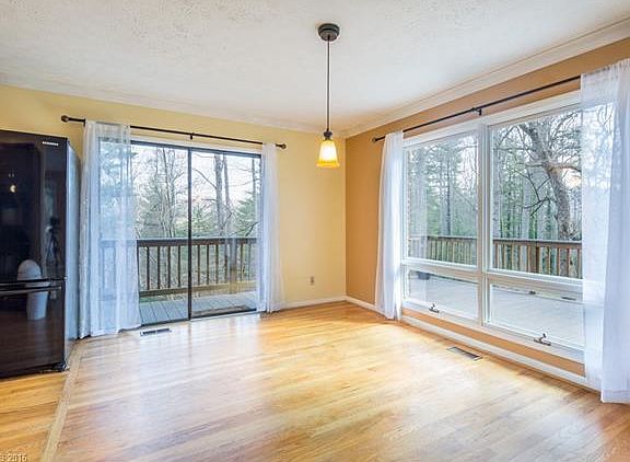 5th image of 224 Sky Lake Dr