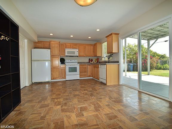 Kitchen / Dining