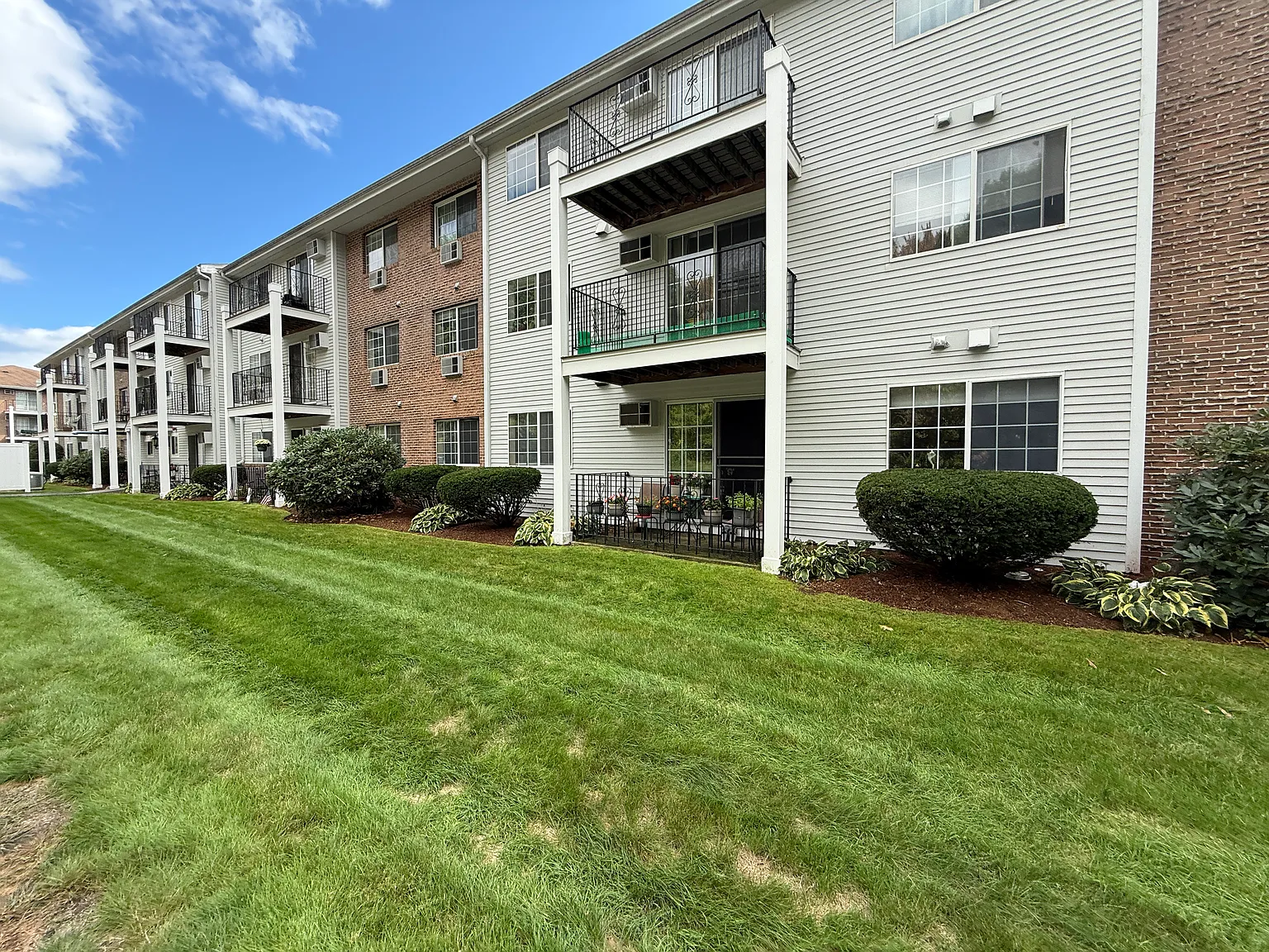 Park View Hills Condominiums — Photo 3
