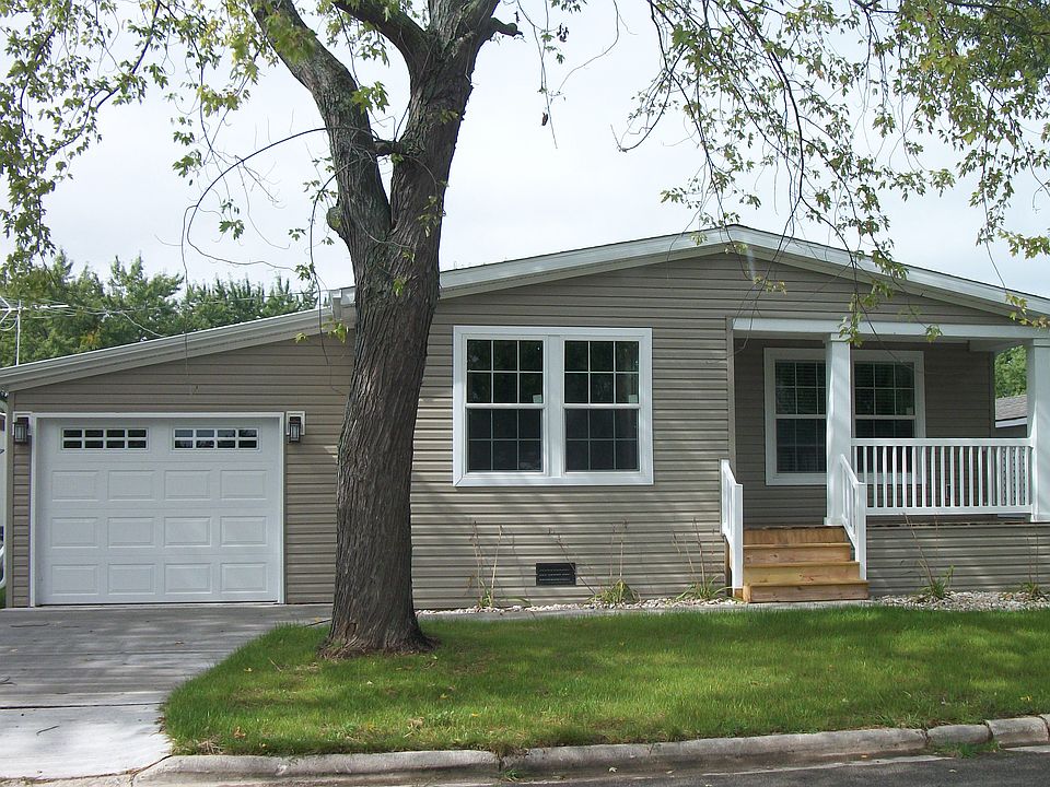 1st image of 109 Oakton Ln