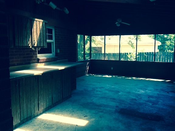 3rd image of 5111 Patrick Henry Dr