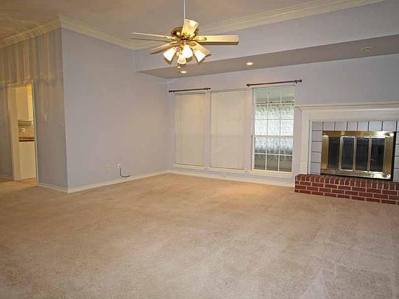 3rd image of 3422 Lexington Dr