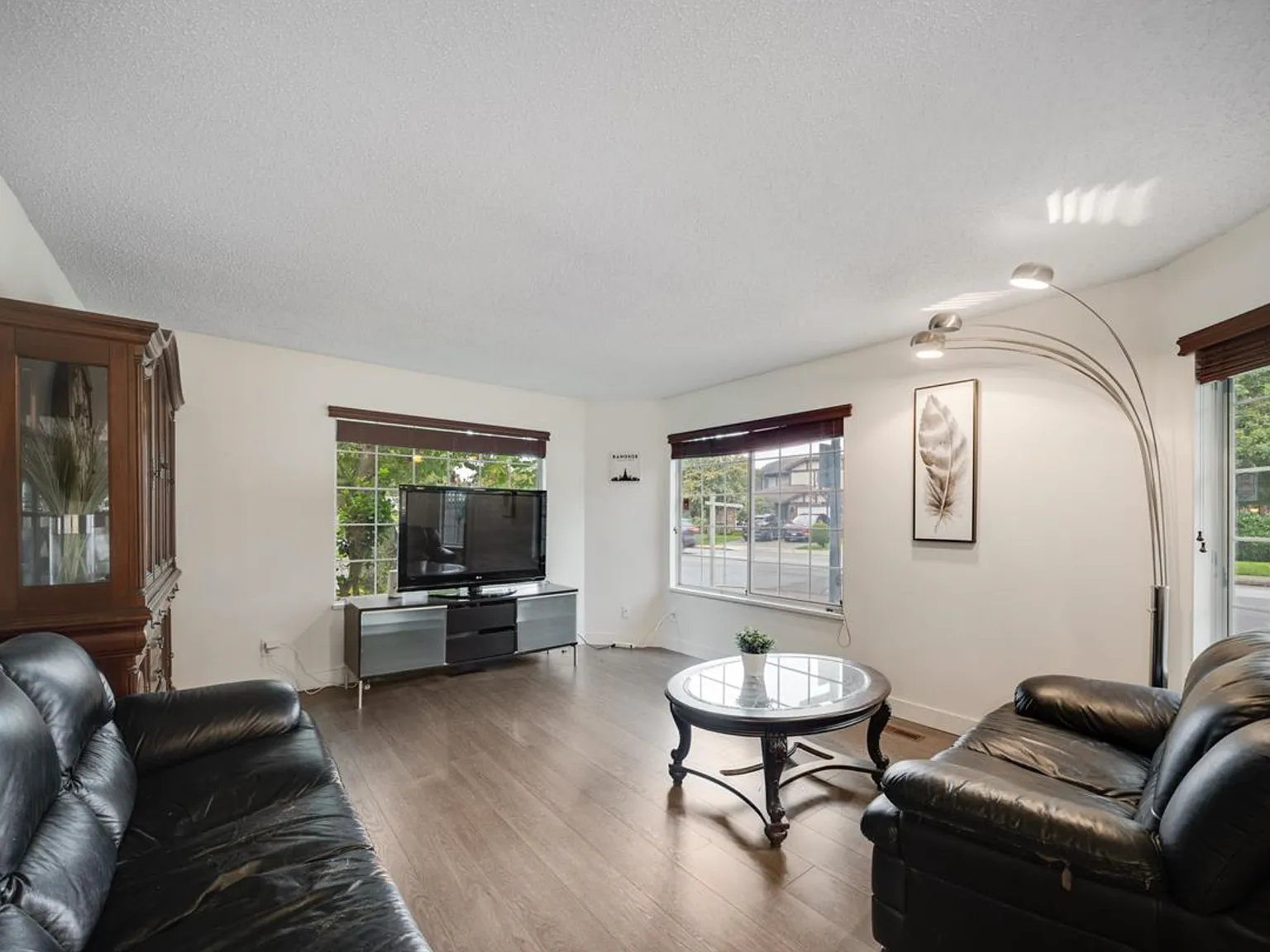1 bed, 300 sqft, $799 — Photo 1
