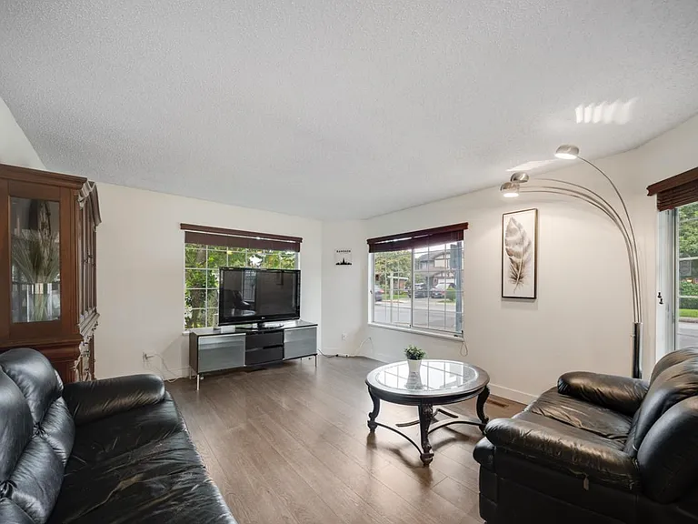 6220 Lynas Ln — Photo 1