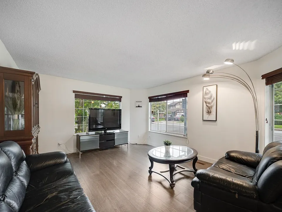 6220 Lynas Ln