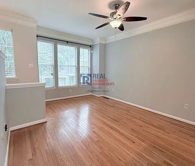 1055 Park Row N — Photo 4