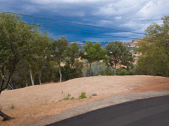 4th image of 477 Guadalupe Dr
