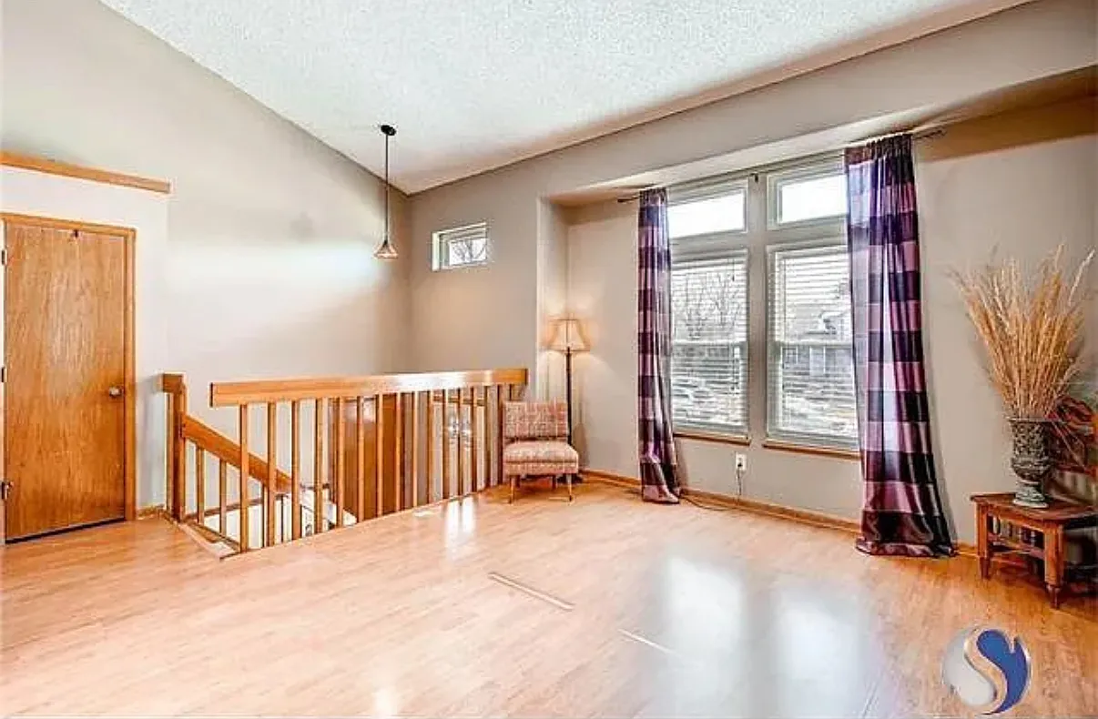 4 bed, 1984 sqft, $2,600 — Photo 2