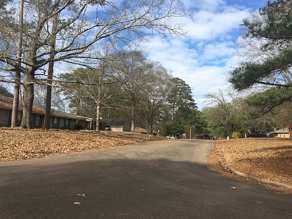 4th image of 242 Holly Hill Dr