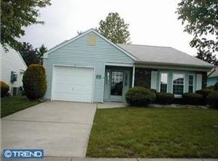 17 Fireside Cir, Columbus, NJ 08022