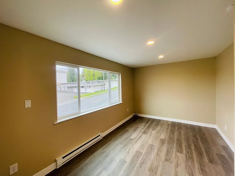 3630 1/2 Lombard Ave — Photo 6