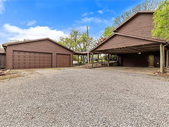 3rd image of 3389 SE Old Barn Ln