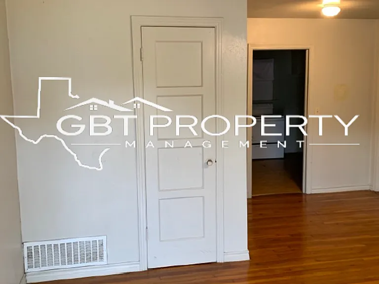 Obie 1 - 308 N. Dallas St. — Photo 6