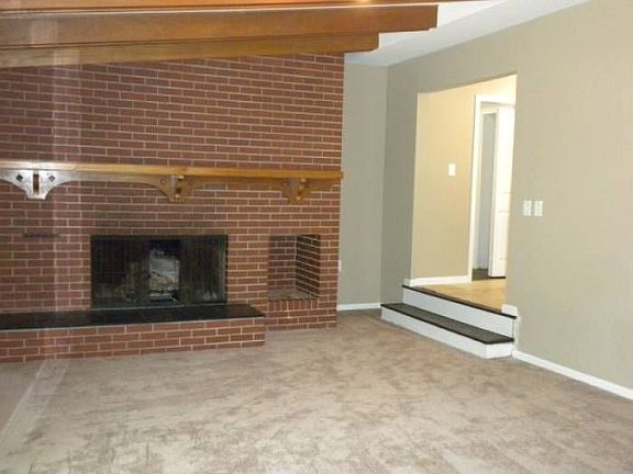 4th image of 4041 Normanwood Dr