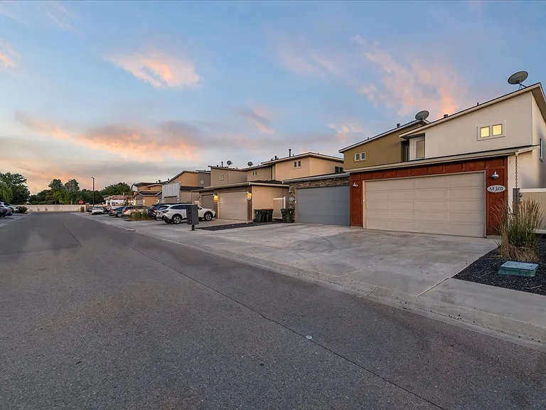 Verraso Village Townhomes — Photo 11