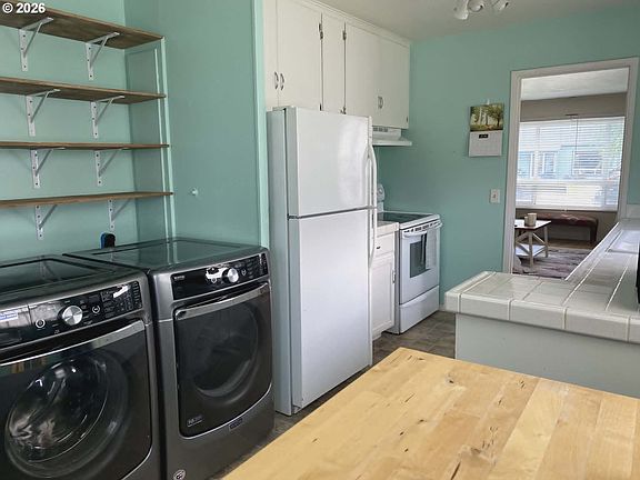 5th image of 2813 SW Ladow Ave