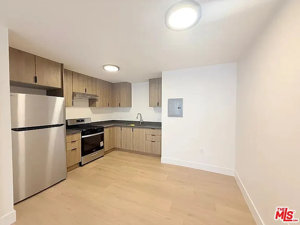 1 bed, 1.0 bath, $2,100 — Photo 4