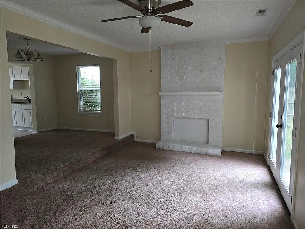 3 bed, 2.5 bath, 1320 sqft, $1,900 — Photo 4
