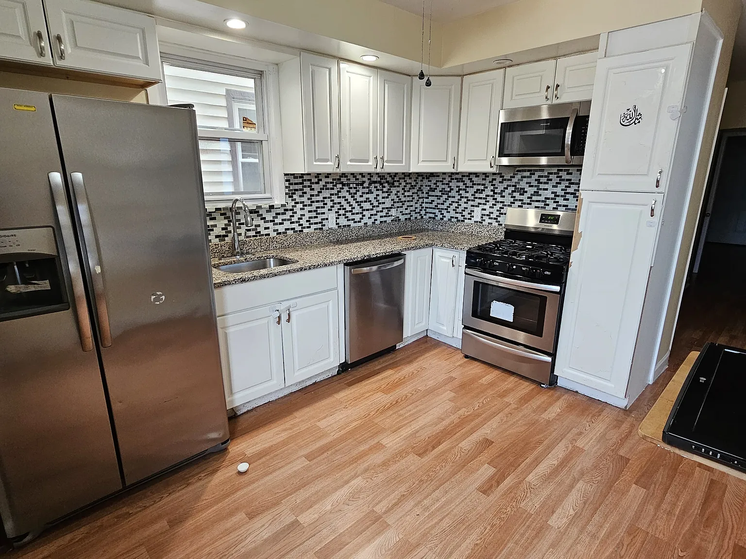 2 bed, 900 sqft, $2,200 — Photo 1