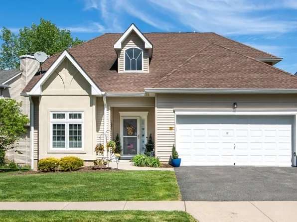 22 Bluffs Ct, Hamburg Boro, NJ 07419