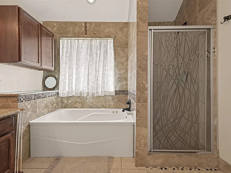 8203 Paddington Place Dr — Photo 24