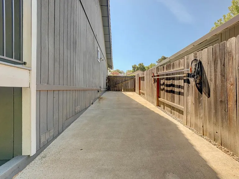 Erin Dr — Photo 18