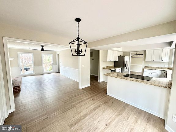 3rd image of 2038 Victoria Dr