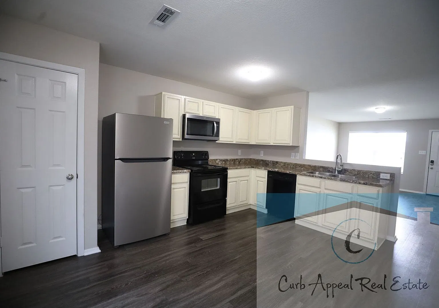 Beautiful 3-Bedroom, 2-Bath Home in Nettleton School District 3804 Churchill! — Photo 3