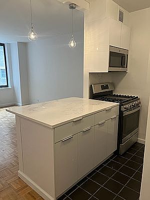 5th image of 250 W 89th St APT 7A