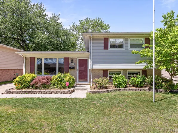 9428 Elm St, Taylor, MI 48180