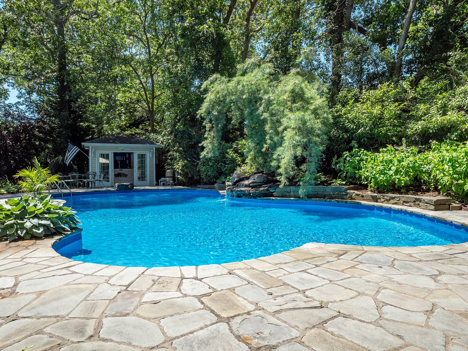 Southampton Perfection with Heated Saltwater Pool — Photo 1