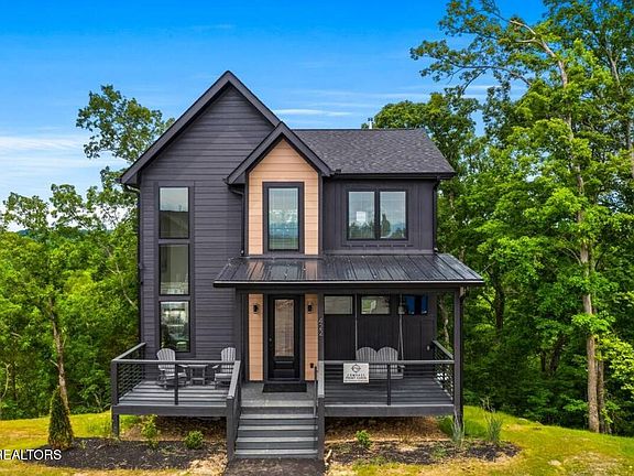 3rd image of 422 Compass Point Way