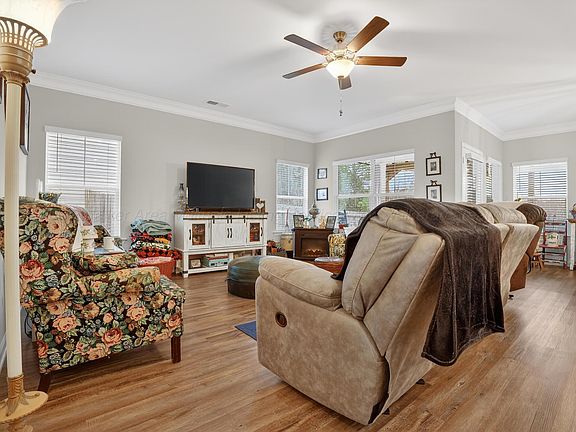 3rd image of 210 Shepherds Loop